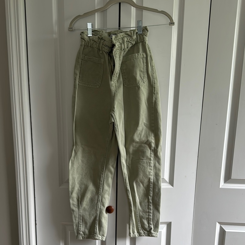 Zara Green Ankle Cropped Pants with High-Waist